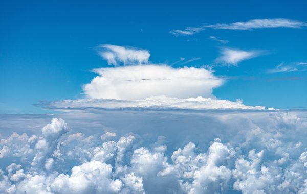 Skyer på himmel